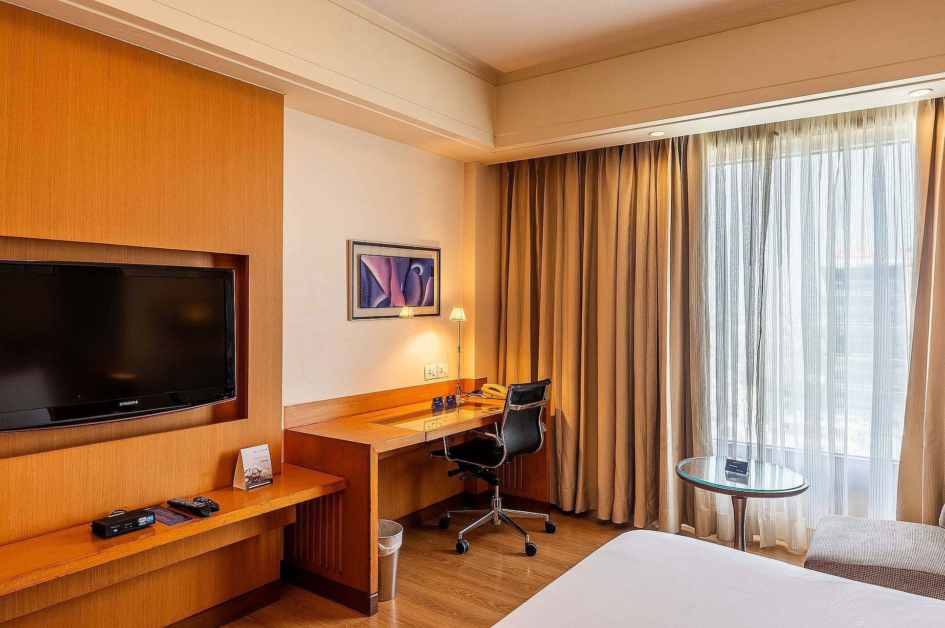 Radisson Blu Hotel ,Indore Superior Room- 2 single beds or 1 King Bed 4