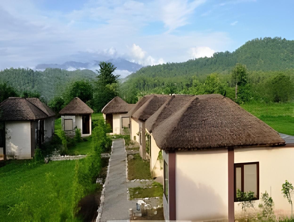 Luxury Hut with 2 Major Meals