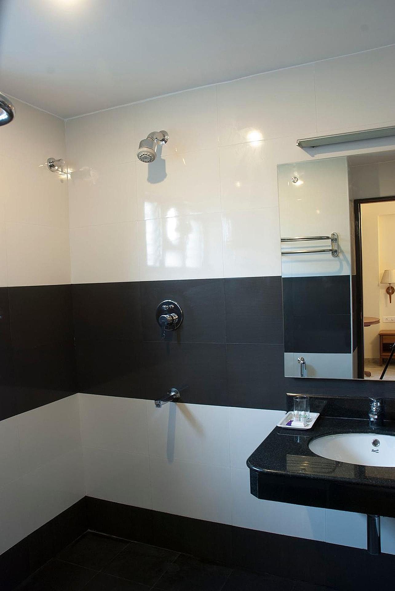 Comfort Hotels Deluxe Room 4