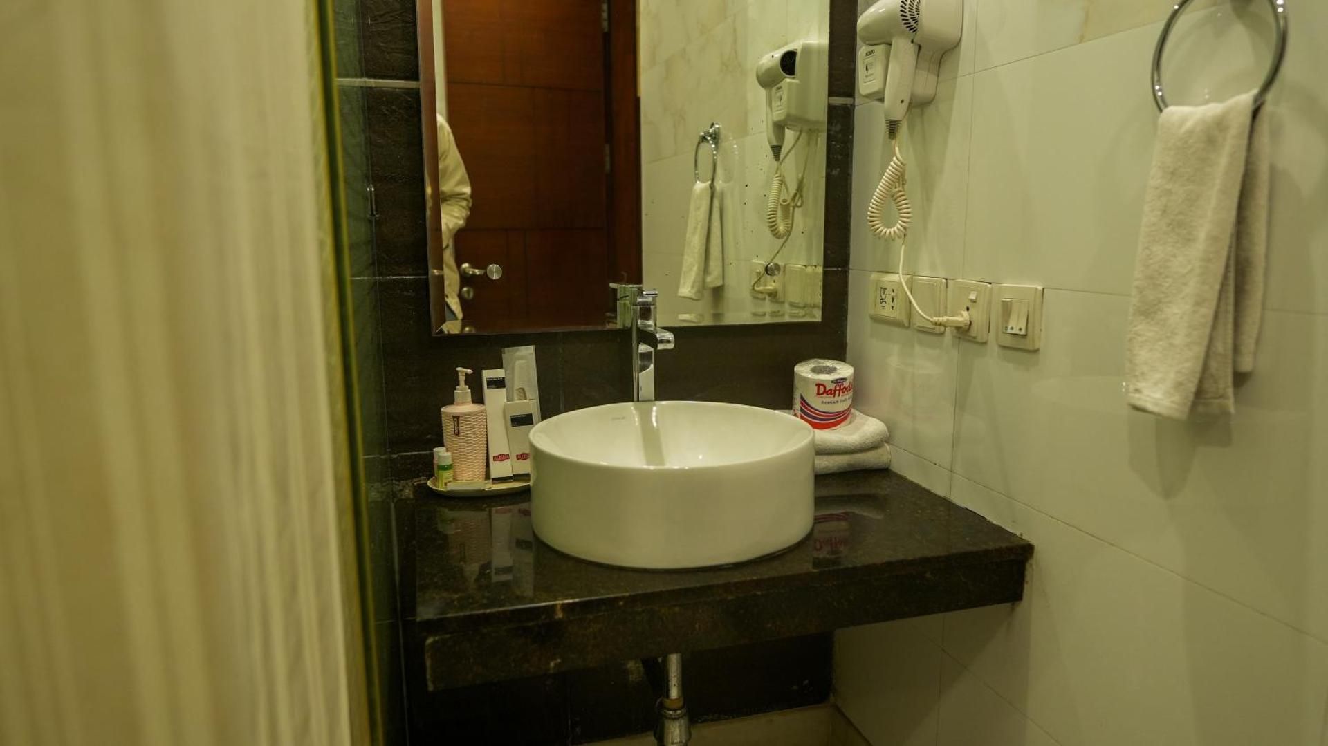 Alpina Hotel and Suites Premium Room 7