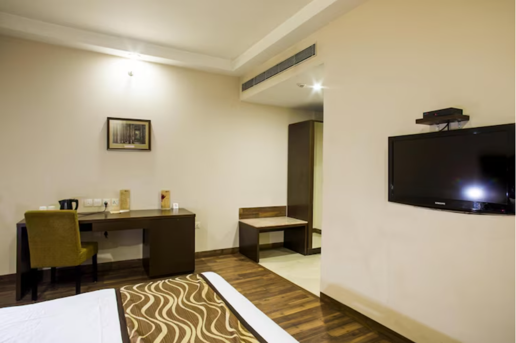 Vibe By The LaLiT Traveller Executive Room 6
