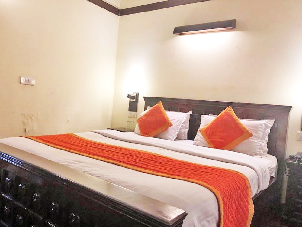 Hotel Golden Ram Vilas Deluxe Room 3