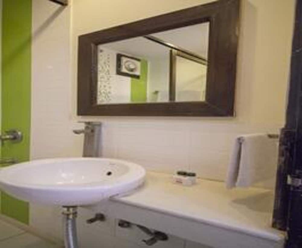 Hotel Golden Ram Vilas Deluxe Room 10