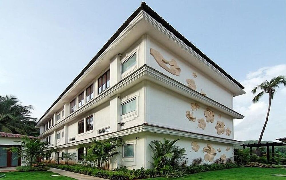 undefined White Pearl Suites 5