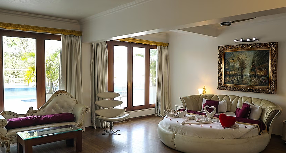 White Pearl Suites Honeymoon Suite