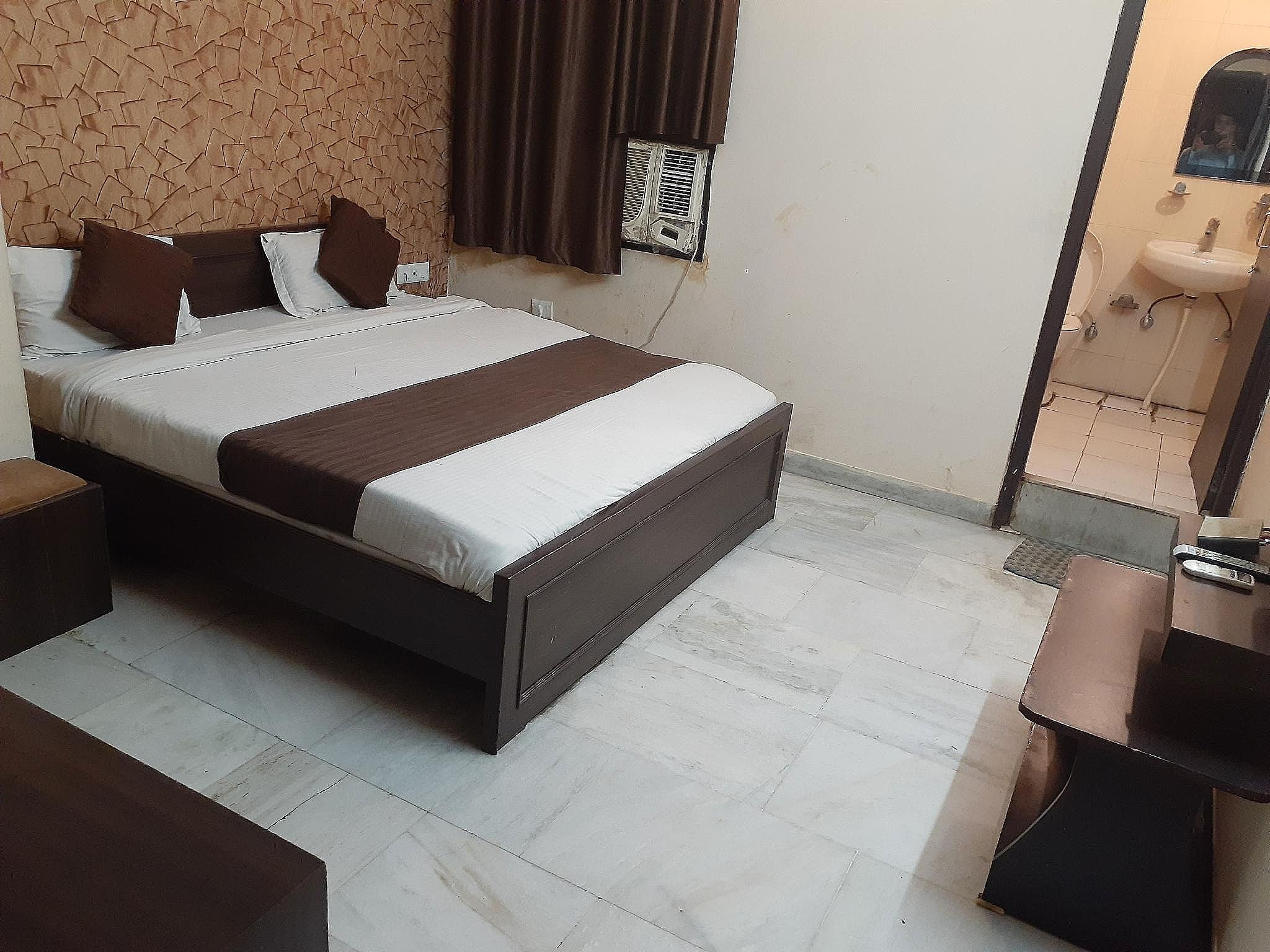 Hotel Anand Palace Deluxe Room 10