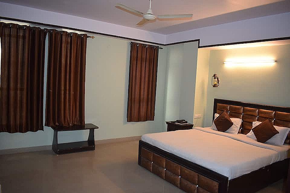 Hotel Anand Palace Deluxe Room 9