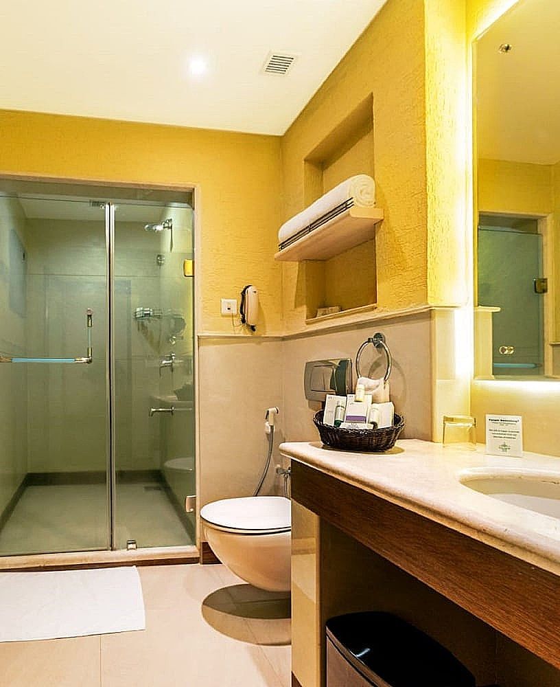 Flora Airport Hotel and Convention Centre Kochi Deluxe twin room with complimentary airport transfers 5