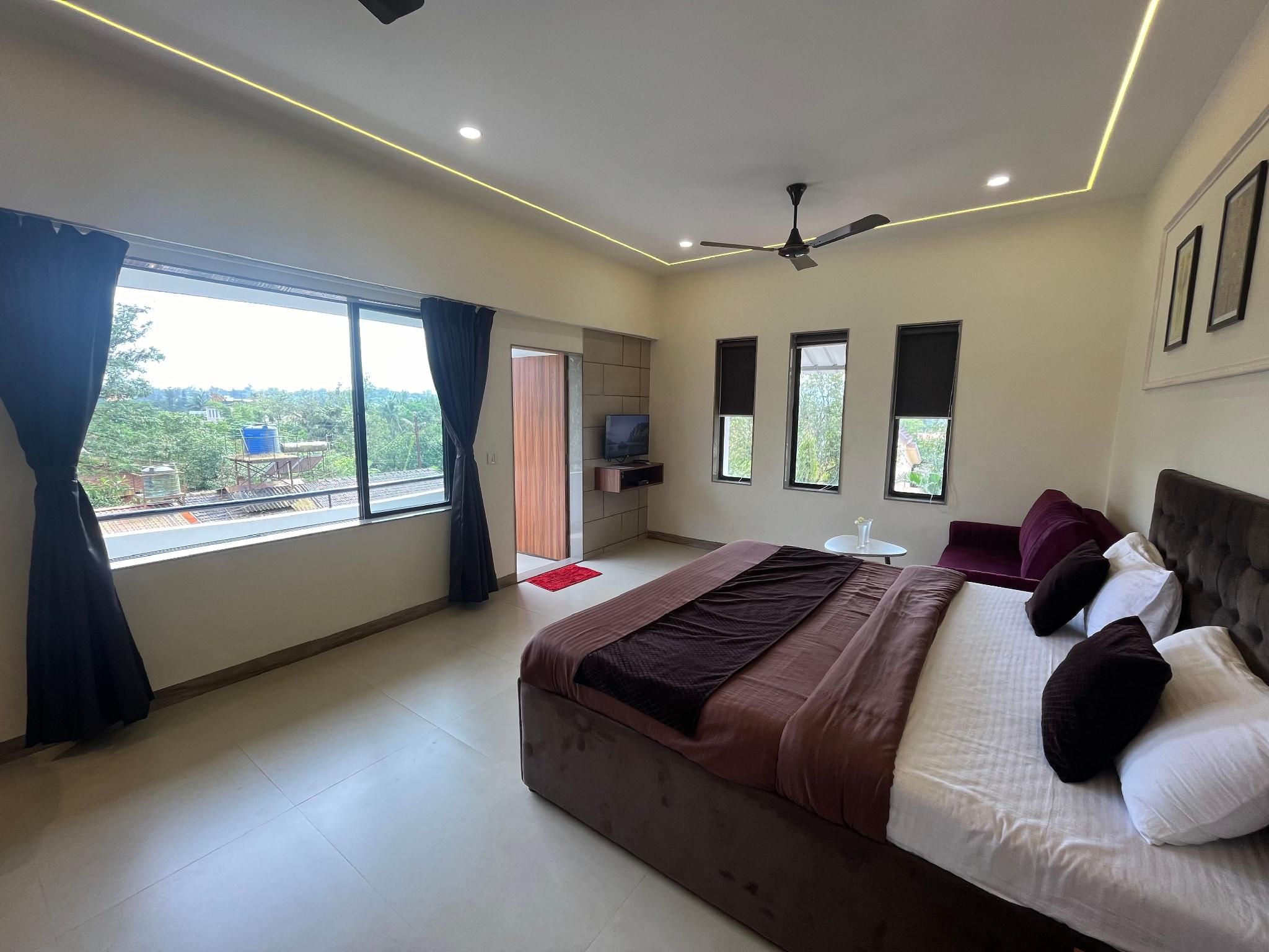 Signature Room with Balcony (Mountain View)