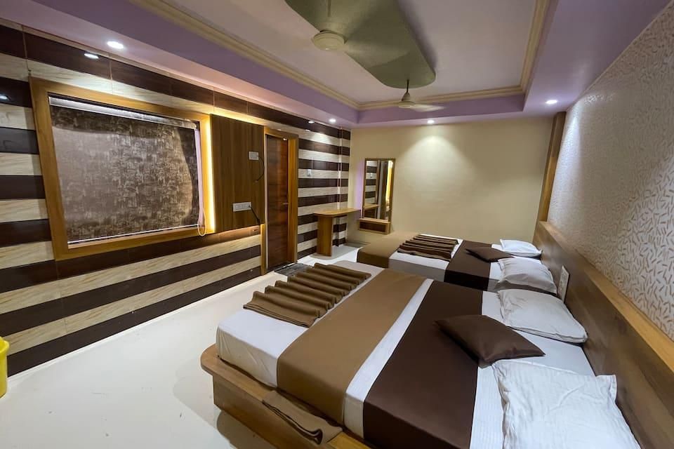 Hotel Sukhnath Double Bed AC Room 3