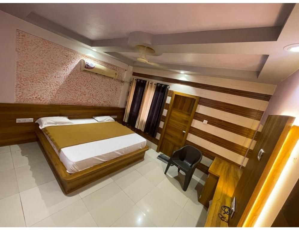 FOUR BED AC ROOM