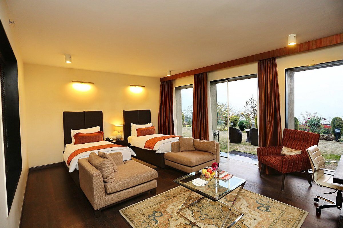 Taj Dal View, Srinagar Superior Room Twin Bed 2