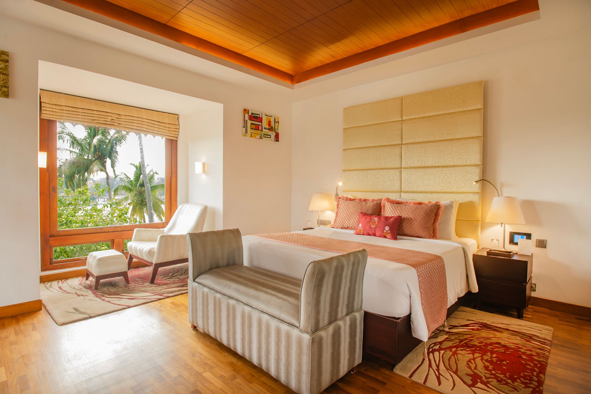 Suite with views