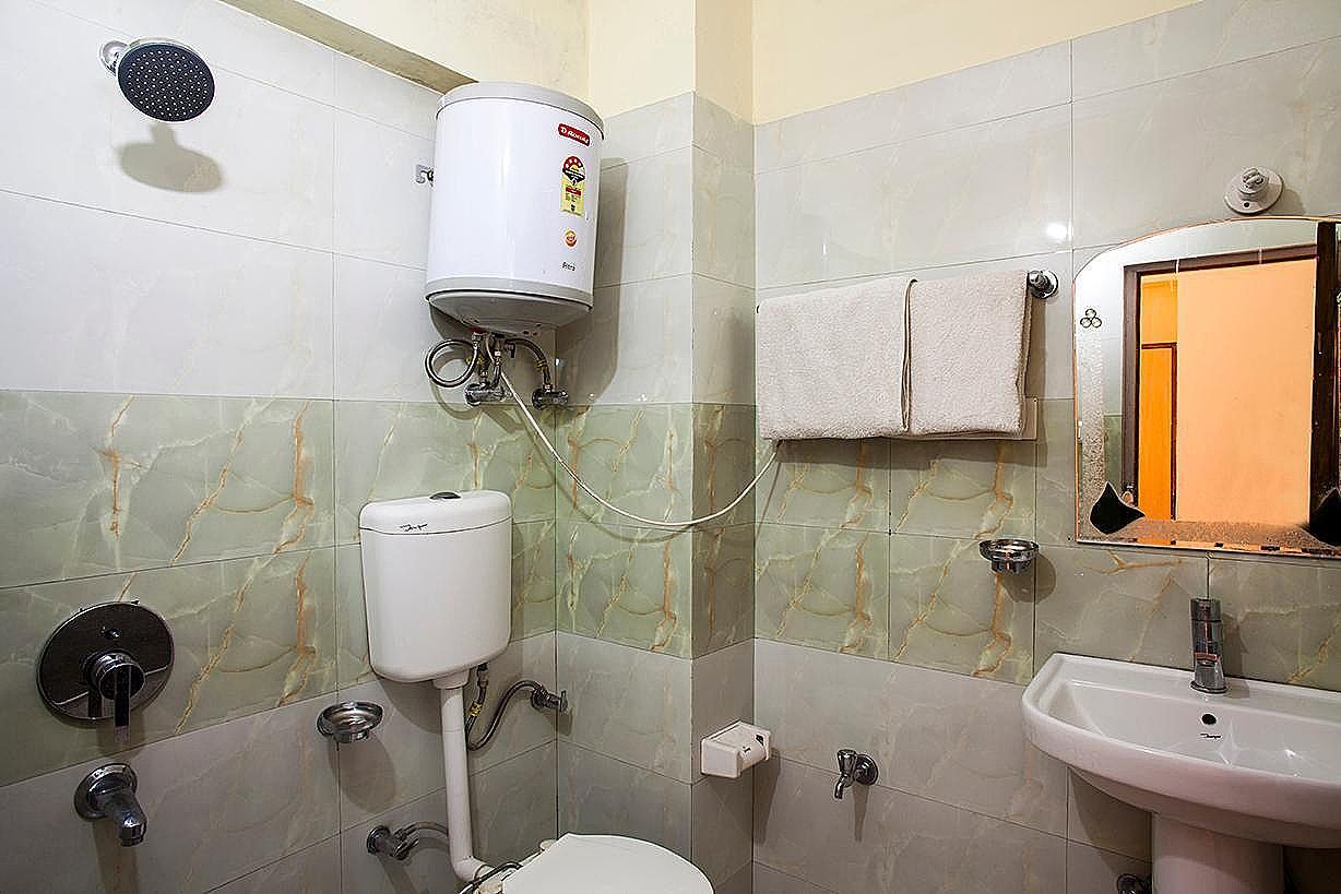 HOTEL PRESTIGE The Mall Road Deluxe Room 7