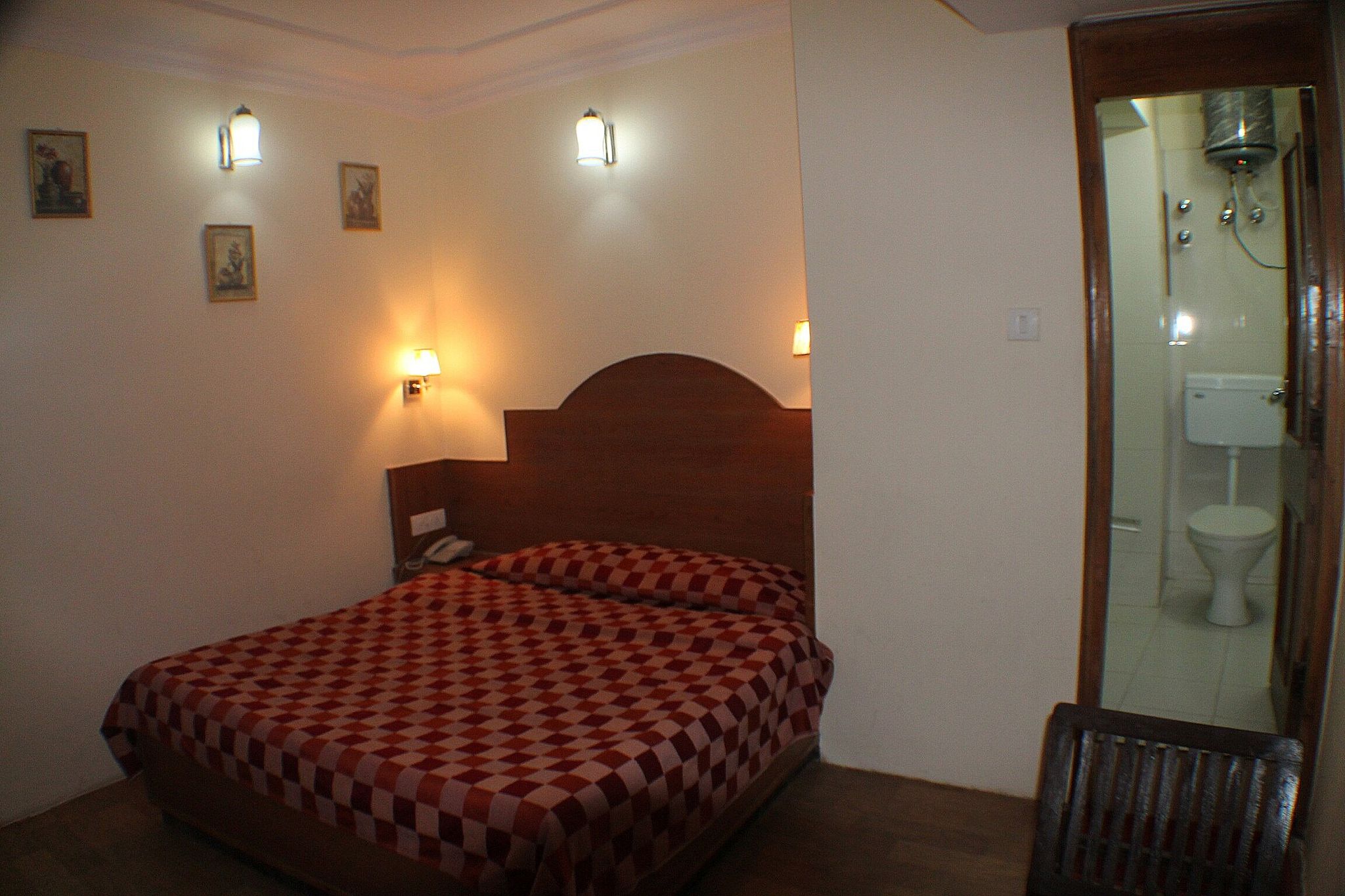 HOTEL PRESTIGE The Mall Road Deluxe Room 14