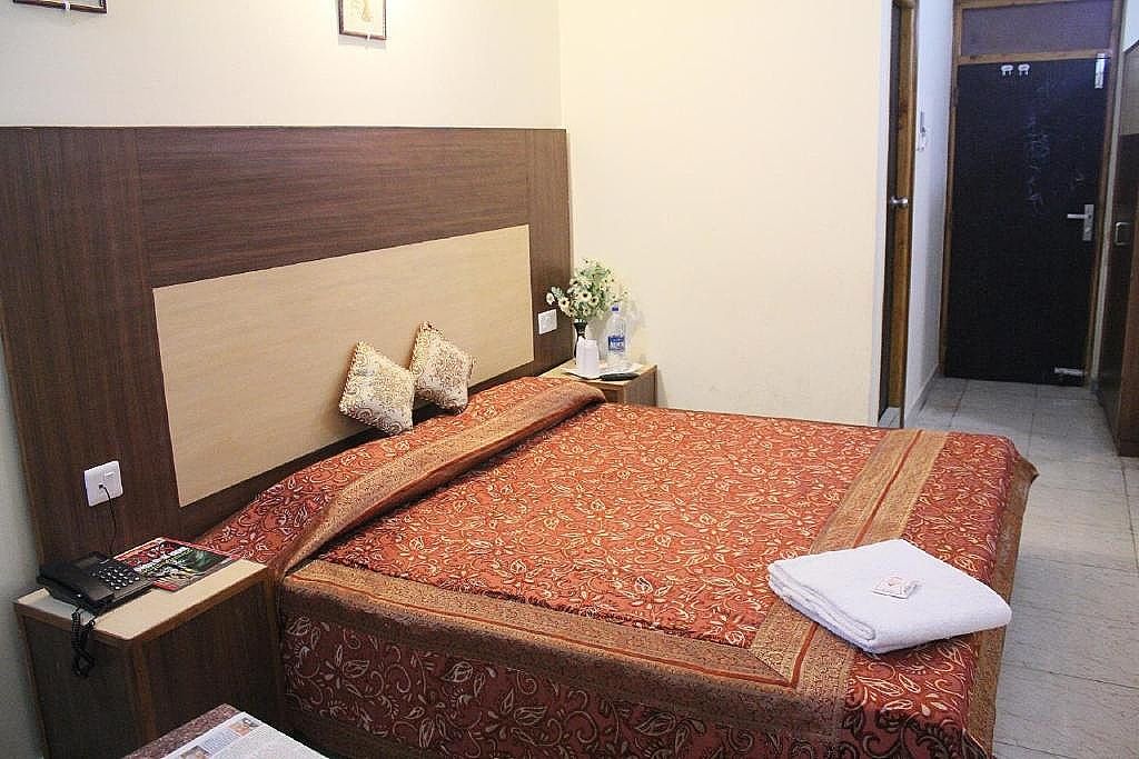 HOTEL PRESTIGE The Mall Road Deluxe Room 33