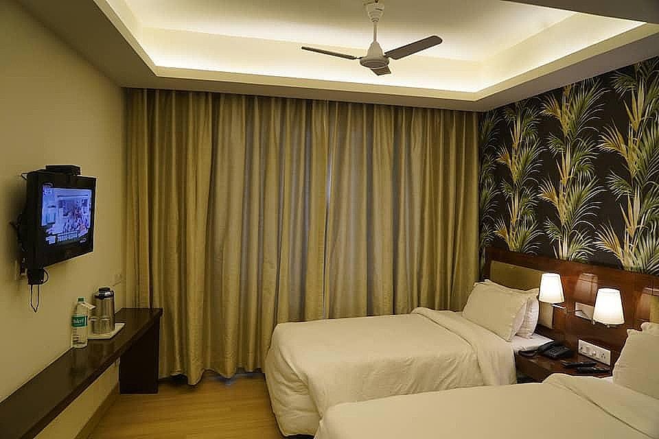 Hotel Forest Avenue - Best Luxury Hotel in Dehradun Deluxe Room with City View 8