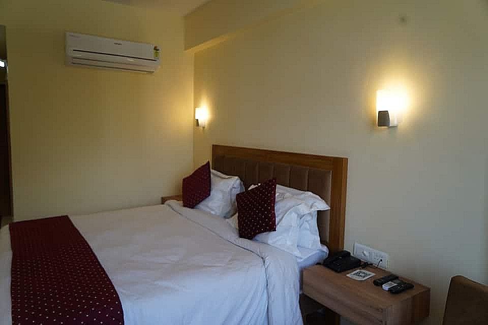 Hotel Forest Avenue - Best Luxury Hotel in Dehradun Deluxe Room with City View 6