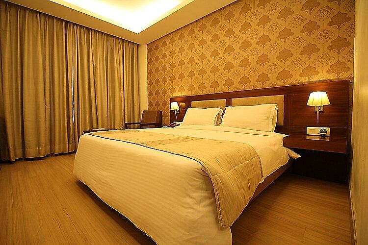 Hotel Forest Avenue - Best Luxury Hotel in Dehradun Deluxe Room with City View