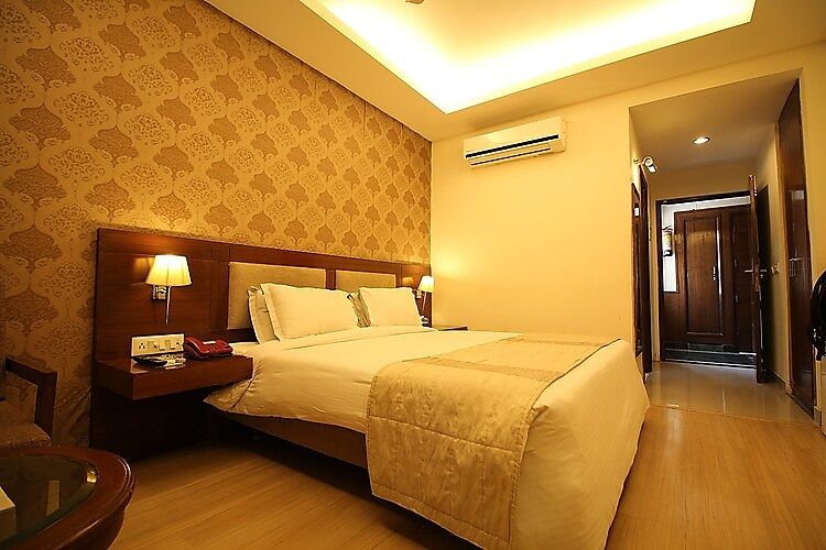 Hotel Forest Avenue - Best Luxury Hotel in Dehradun Deluxe Room with City View 3