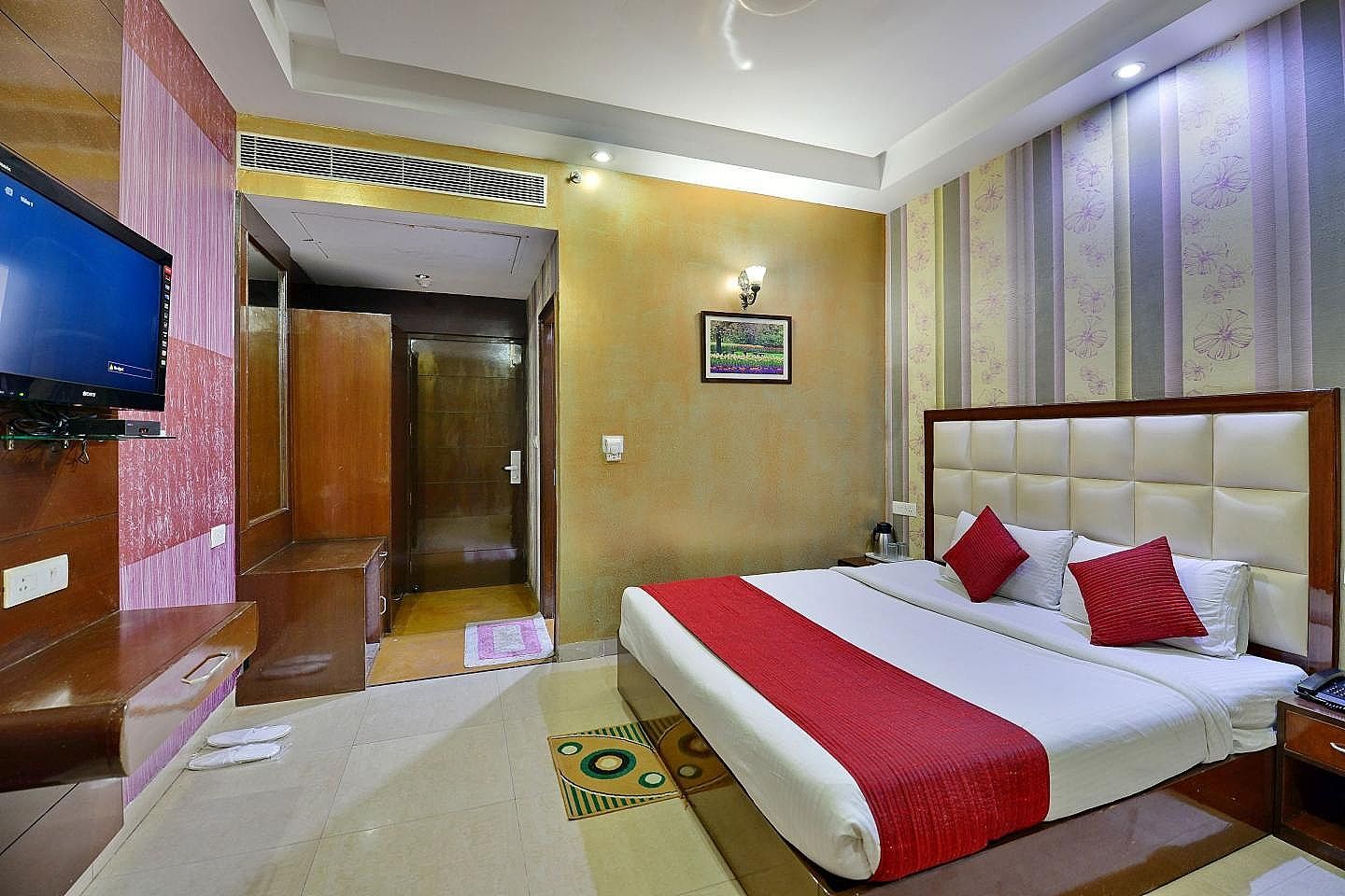 Hotel Pelican Deluxe Double Room with Work Desk 5