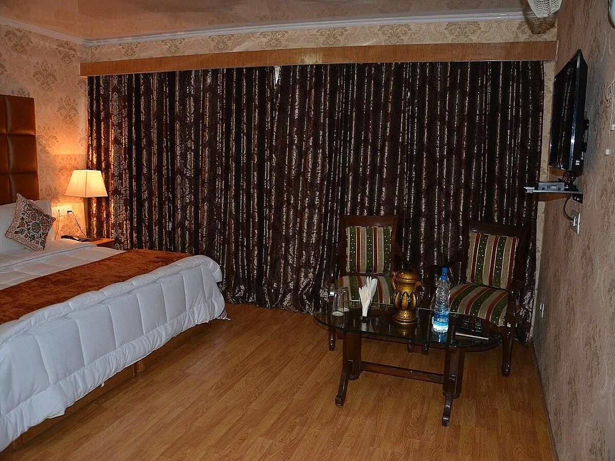 Deluxe Lake View Room