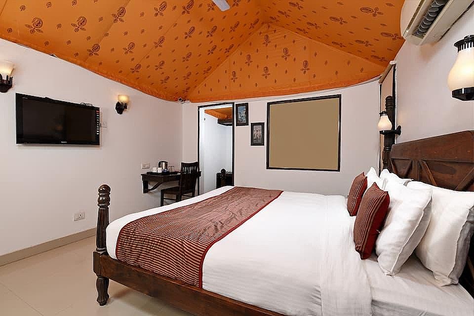 Shree Vilas Orchid - A Pichola Lake Facing Resort Garden View AC Cottage