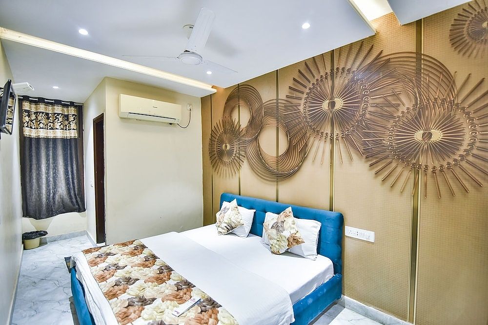 Hotel Singh International Deluxe Ac Room 10 min walking distance to Golden Temple 24