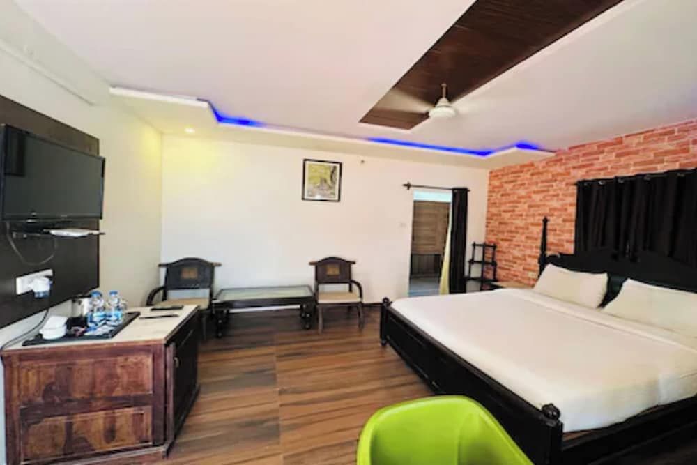 Tiger Safari Resort Deluxe Room 3