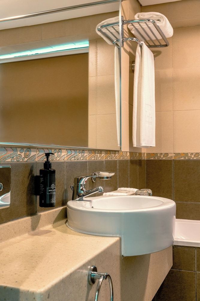 TIME Oak Hotel & Suites Deluxe King 20