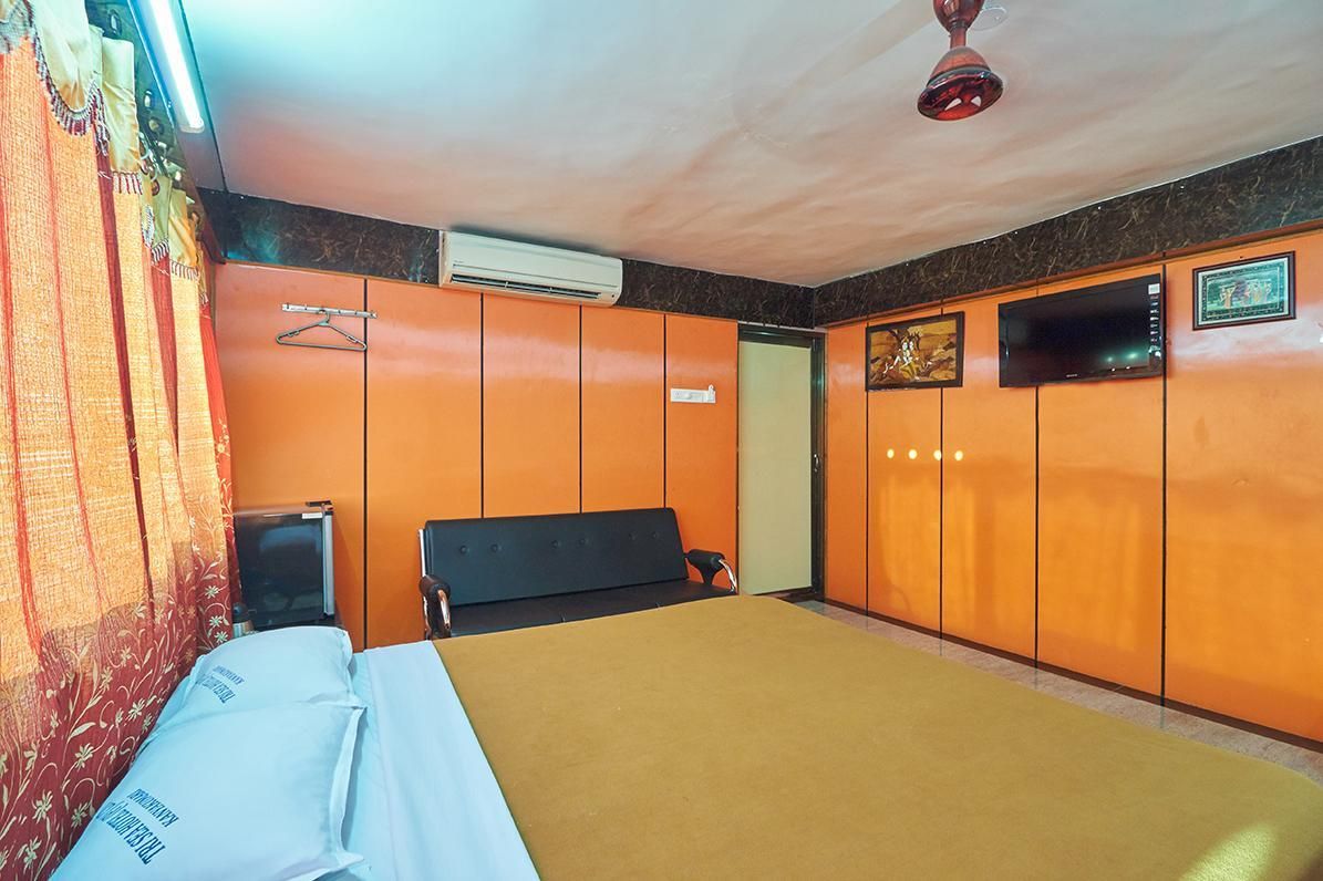 Deluxe A/C IV Bed ( Non Sea Facing )