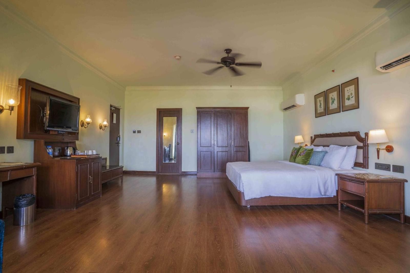 Premium Room Garden View King Bed