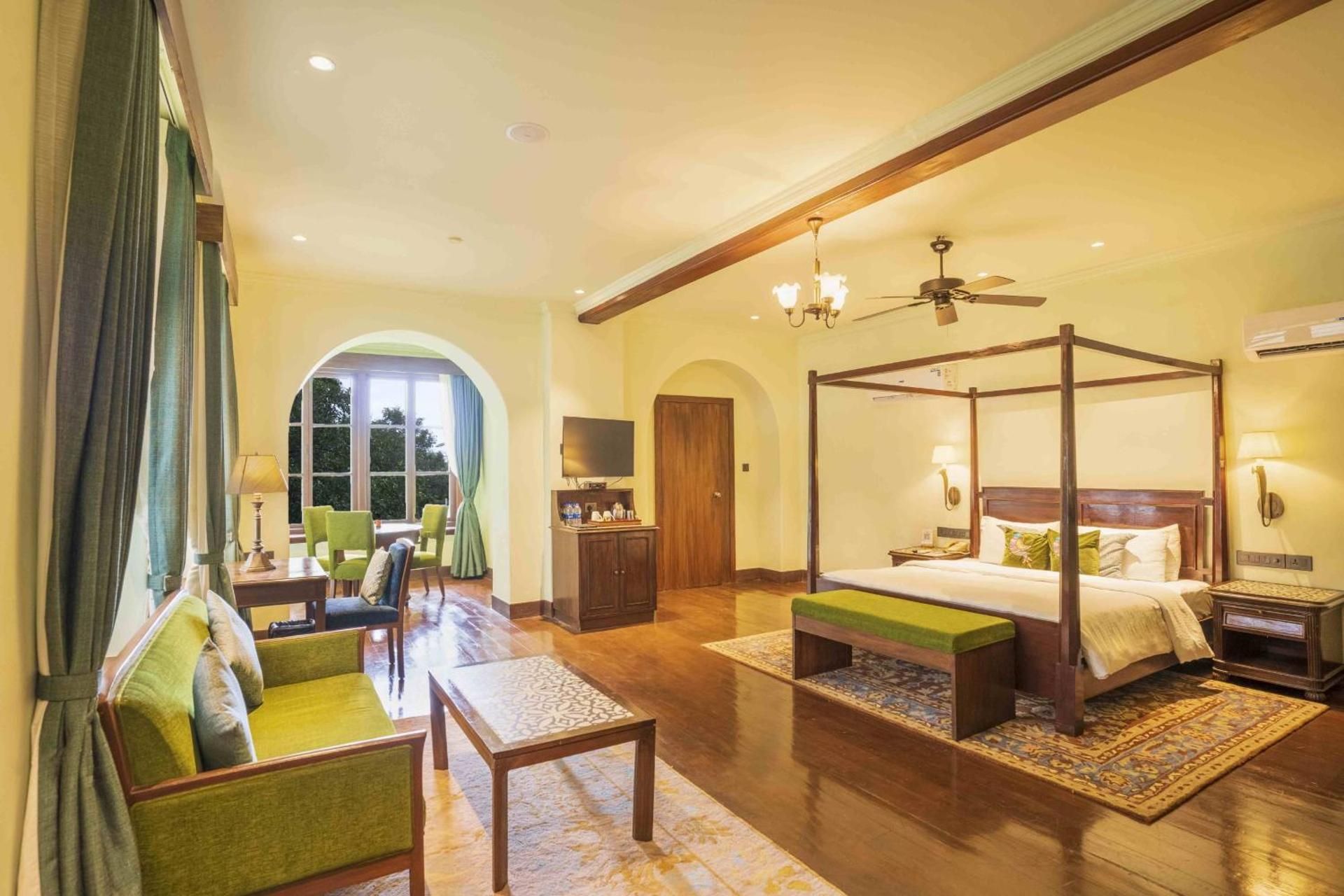 Colonial Room Garden View King Bed
