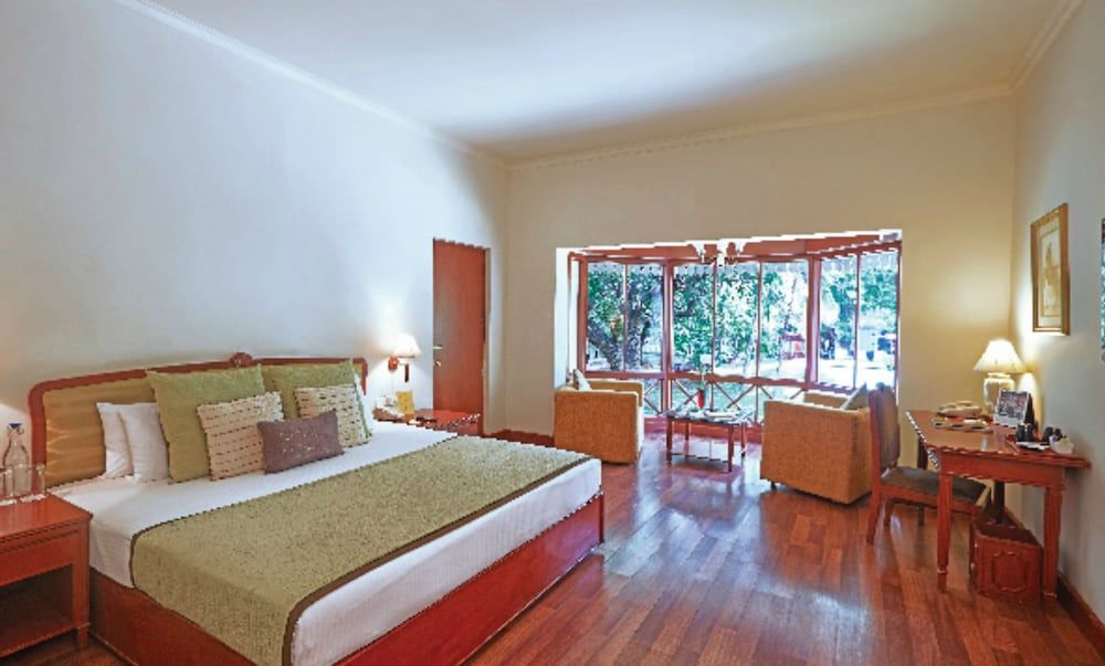 Colonial Room Garden View King Bed