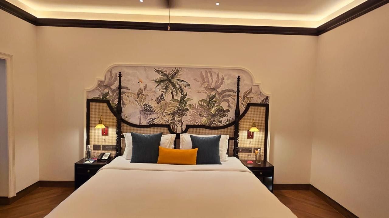 Colonial Luxury Suite King Bed