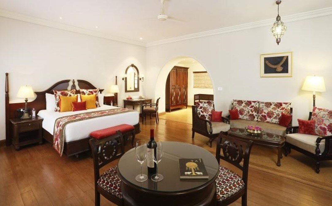 Colonial Room with Sit Out King Bed