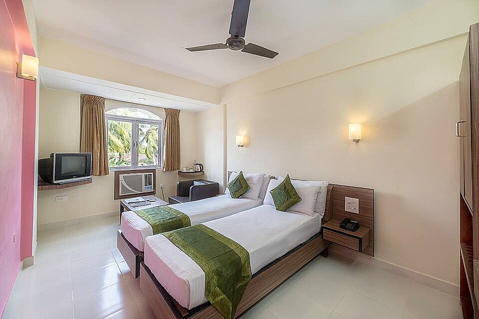 Treebo Green Park Standard Double Room 5