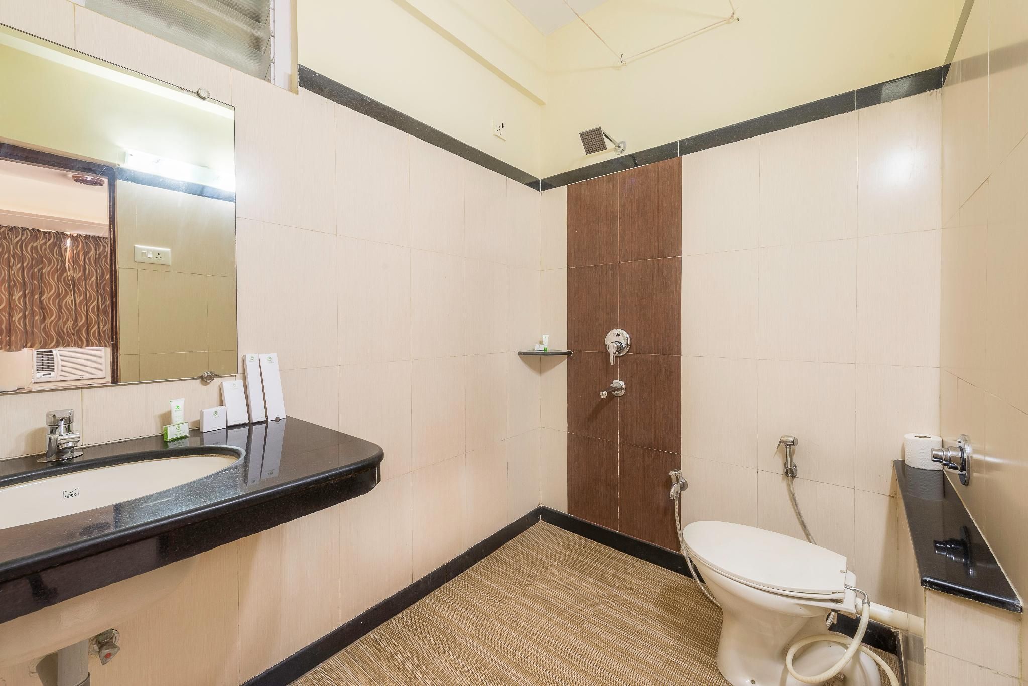 Treebo Green Park Deluxe Double Room 11