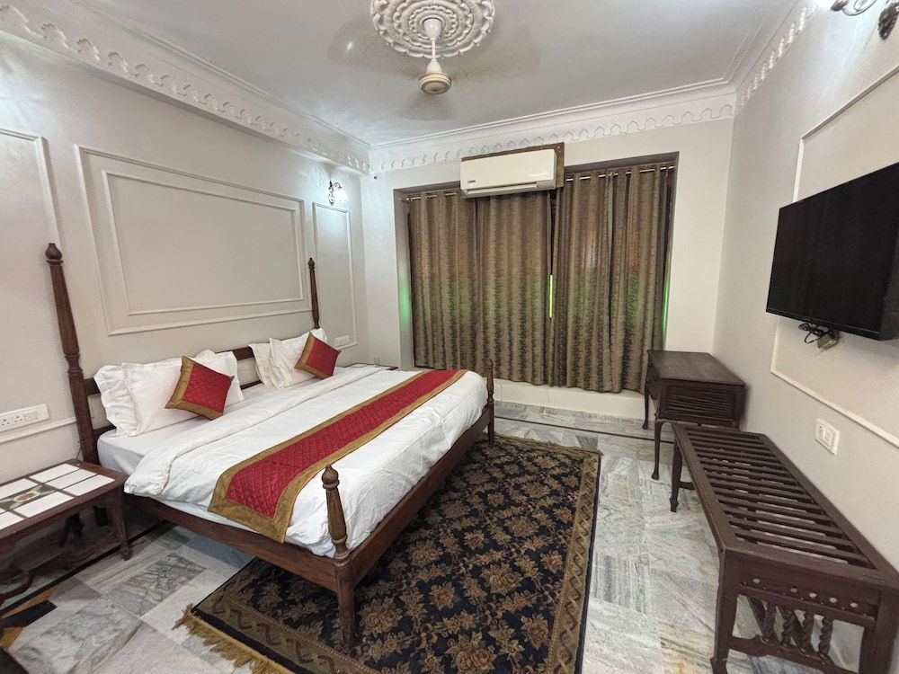Hotel Royale Plazo Deluxe Room 4