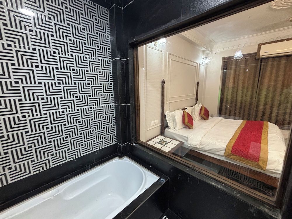 Hotel Royale Plazo Deluxe Room 5