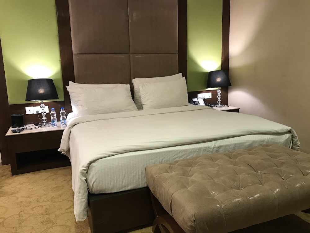 undefined Hotel Levana 7