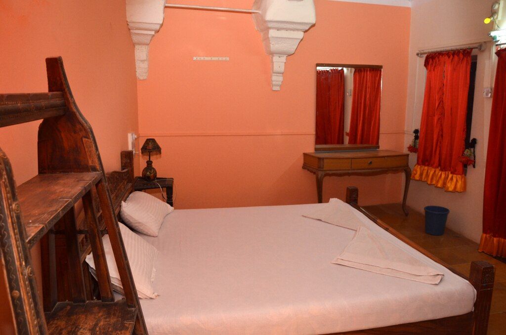 Deepak Hotel & Restaurant Deluxe 2