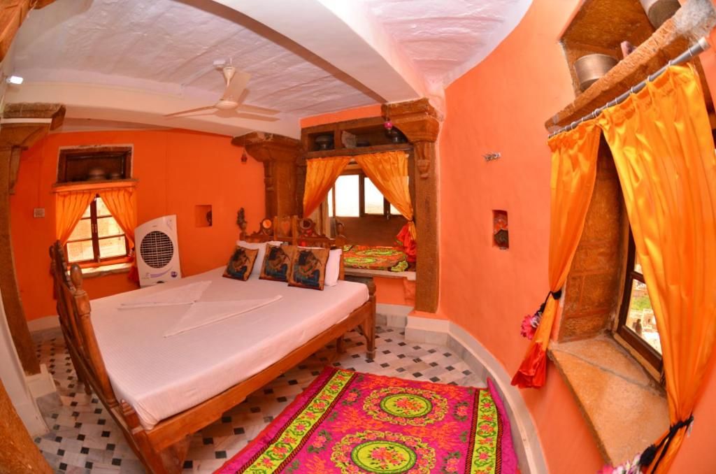 Deepak Hotel & Restaurant Deluxe