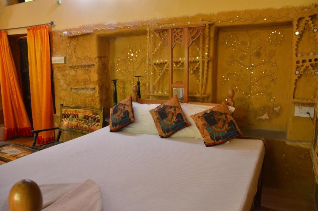 Deepak Hotel & Restaurant Deluxe 4
