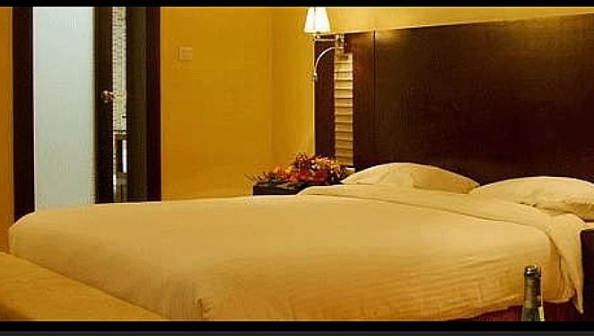 The Red Maple Cottage