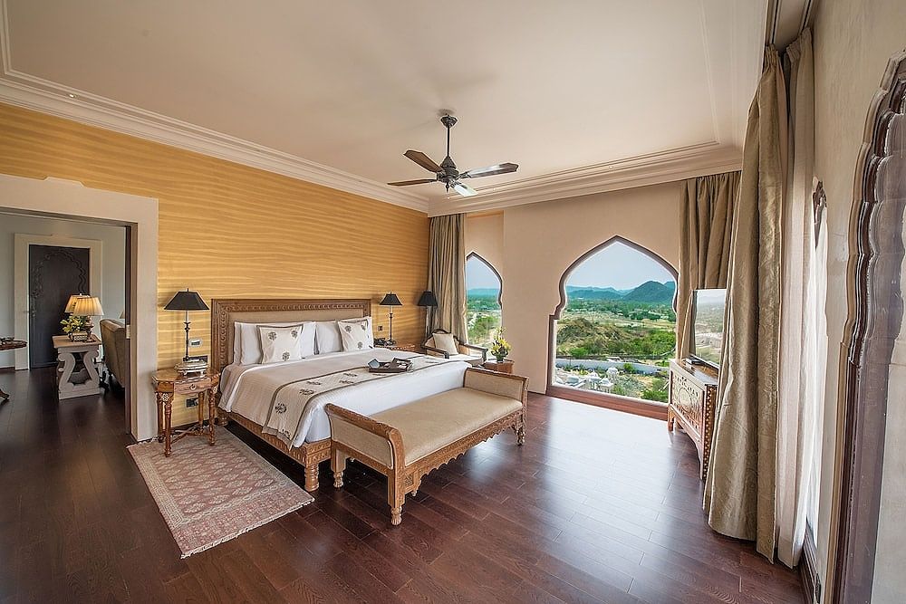 Suite, 1 King Bed with Sofa bed, Terrace
