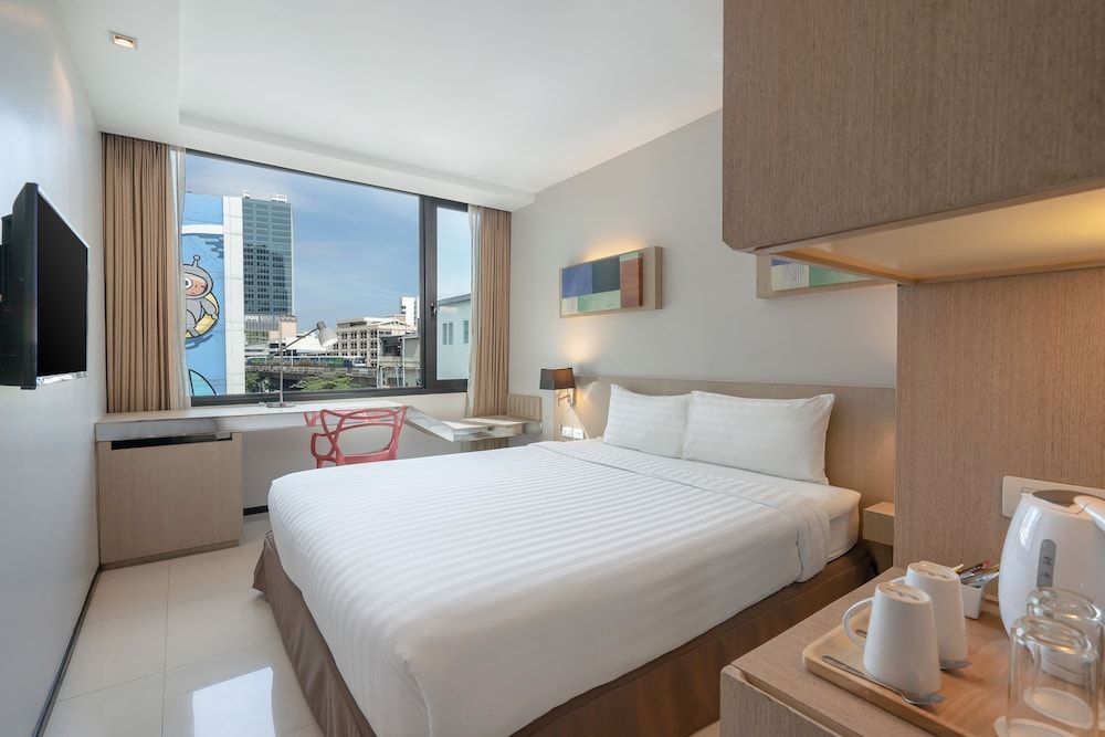 Vic3 Bangkok Deluxe Double Room 2