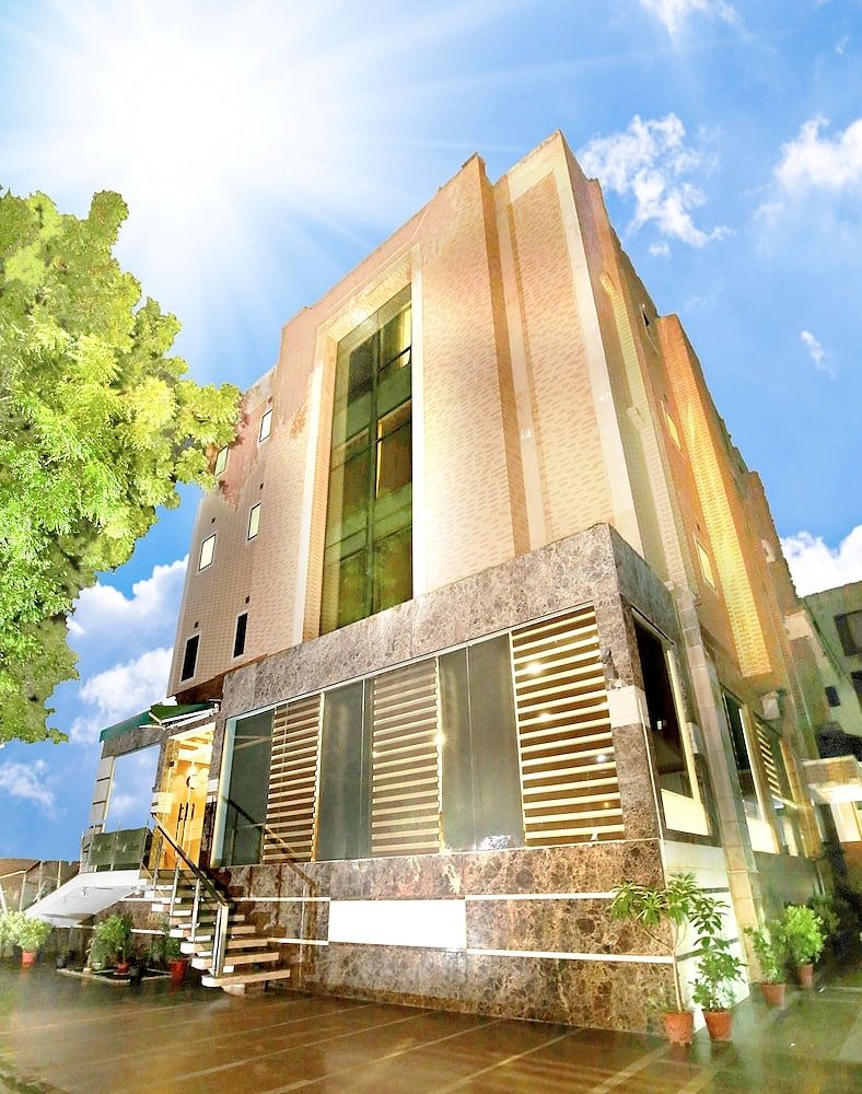 Main Image