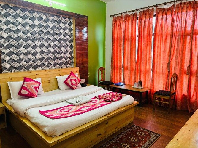 Deluxe Room (Himalaya Facing)