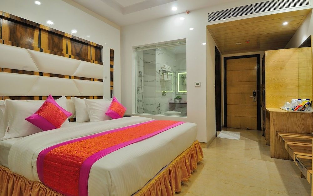 Hotel The Gold Regency Deluxe Room With Window - Welcome Drink on Arrival Juice or Butter Milk 7